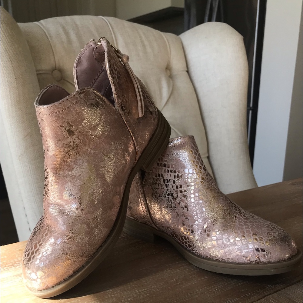 Kenneth Cole Reaction Wild Edna Rose gold bootie  Girl Size 10 EU 27